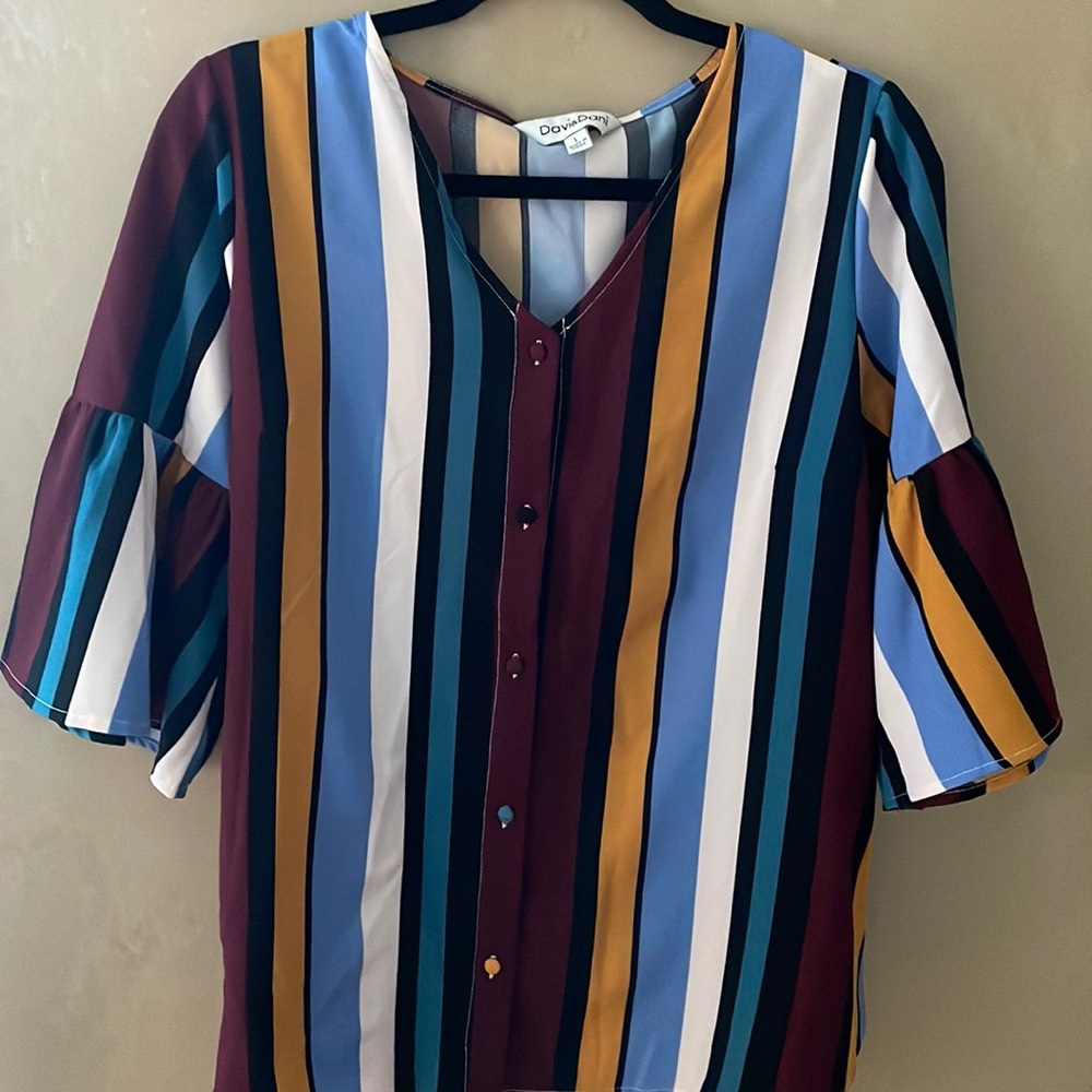 Striped, button down blouse from Davi & Dani. Size Large